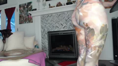 Aurora Willows online show from 30, 1, 2025
