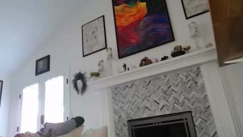 Aurora Willows online show from 3, 10, 2025