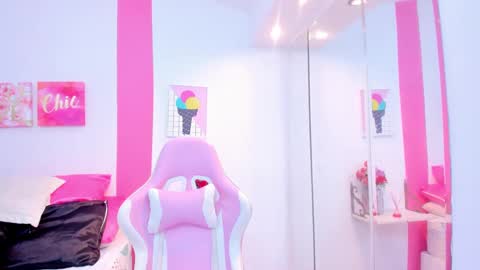 Scarlette  online show from 5, 2, 2025