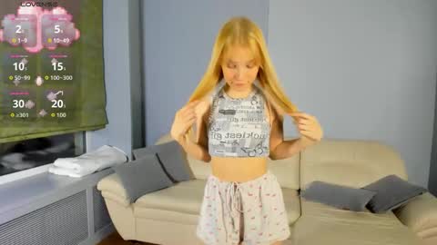 Snapshot of 18kira18 chatting on 3, 10, 2025 Kira online show from 3, 10, 2025