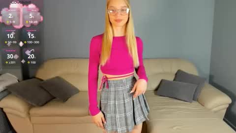 Snapshot of 18kira18 chatting on 5, 11, 2025 Kira online show from 5, 11, 2025