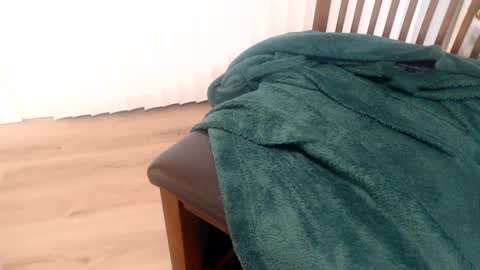 i erupt if you suck ur nipples 4 me and look at the camera while watching me online show from 3, 10, 2025