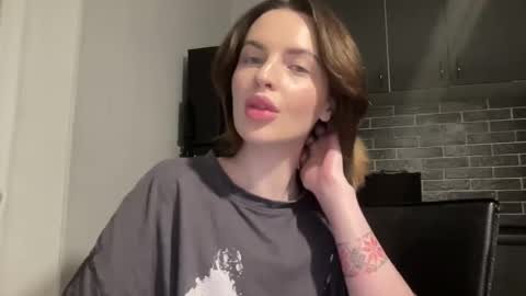 Snapshot of 1dove chatting on 12, 3, 2025 DOVE online show from 12, 3, 2025