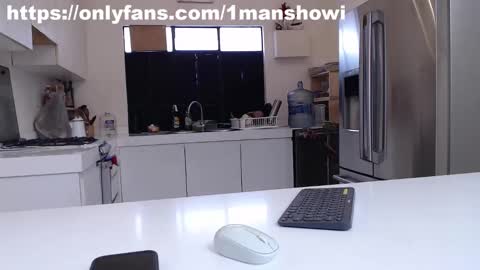 Snapshot of 1manshow11 chatting on 24, 12, 2024 1manshow11 online show from 24, 12, 2024