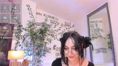 Snapshot of 1munique chatting on 10, 5, 2026 Moona online show from 10, 5, 2026