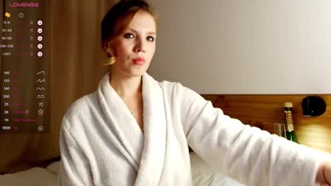 Snapshot of 1slavicdoll chatting on 12, 9, 2025 VICTORIA online show from 12, 9, 2025