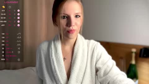 Snapshot of 1slavicdoll chatting on 15, 9, 2025 VICTORIA online show from 15, 9, 2025