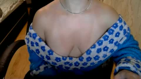 Snapshot of 1your_hot_girls chatting on 4, 2, 2025 1your_hot_girls online show from 4, 2, 2025
