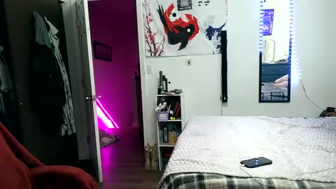 Snapshot of 21yearsy0ung9icheshung chatting on 18, 12, 2024 AlecurClit online show from 18, 12, 2024