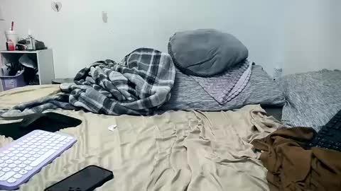 Snapshot of 21yearsy0ung9icheshung chatting on 13, 1, 2025 AlecurClit online show from 13, 1, 2025