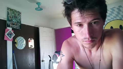 Snapshot of 21yearsy0ung9icheshung chatting on 28, 9, 2025 AlecurClit online show from 28, 9, 2025