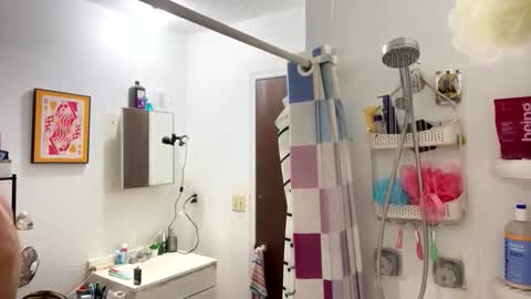 Snapshot of 21yearsy0ung9icheshung chatting on 4, 12, 2025 AlecurClit online show from 4, 12, 2025