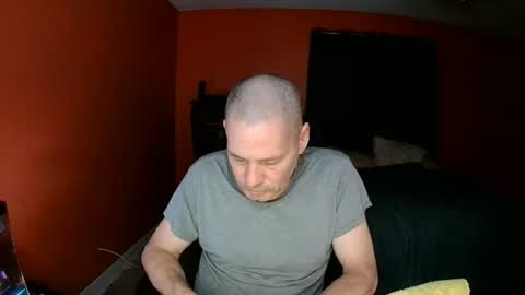 Snapshot of 2beu chatting on 3, 8, 2026 2beu online show from 3, 8, 2026