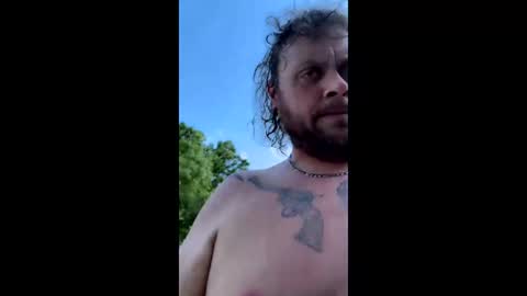 Snapshot of 2dirtyhillbillies chatting on 28, 4, 2026 ThrillBilly online show from 28, 4, 2026