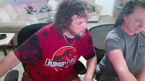 Snapshot of 2dirtyhillbillies chatting on 10, 6, 2026 ThrillBilly online show from 10, 6, 2026