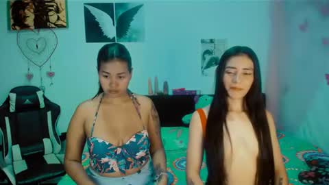 Snapshot of 2girls__dream chatting on 4, 7, 2026 samantha sharon online show from 4, 7, 2026
