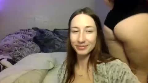 Snapshot of 2gorls1link chatting on 4, 1, 2025 2girls1link online show from 4, 1, 2025