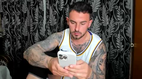 2sexymuscles online show from 28, 4, 2026