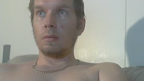 2small4you83 online show from 28, 12, 2024