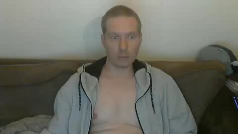 2small4you83 online show from 27, 11, 2025