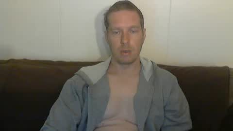 2small4you83 online show from 20, 6, 2026
