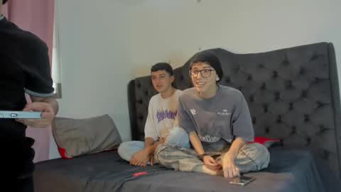 Guy 1  Guy 2  Guy 3. online show from 18, 11, 2025