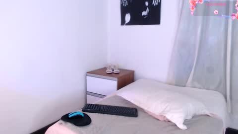 Snapshot of 69mia_sweet chatting on 23, 9, 2025 Mia online show from 23, 9, 2025