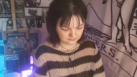 Snapshot of 80s_brat chatting on 19, 10, 2025 Ivy online show from 19, 10, 2025