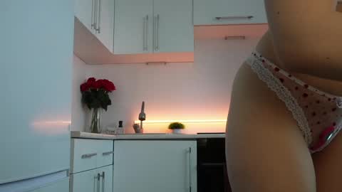 Monicano face online show from 17, 4, 2026