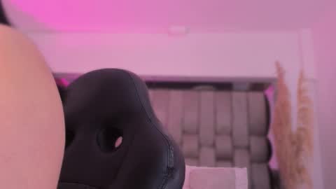 Snapshot of _abbymiller_ chatting on 27, 10, 2025 Abbye Miller online show from 27, 10, 2025