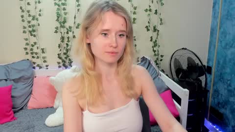 Snapshot of _adel_brooks_ chatting on 3, 2, 2025 adel online show from 3, 2, 2025