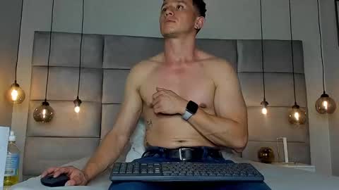 Snapshot of _andrewfalcon1 chatting on 8, 1, 2025 Andrew online show from 8, 1, 2025