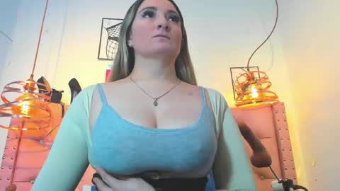 _antonella_11 online show from 25, 5, 2026