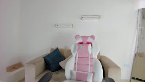    online show from 20, 10, 2025