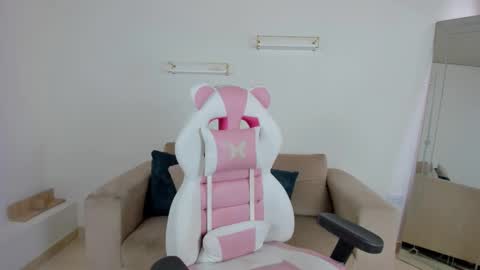    online show from 4, 12, 2025