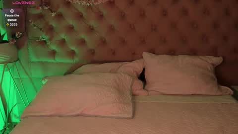   online show from 6, 10, 2025