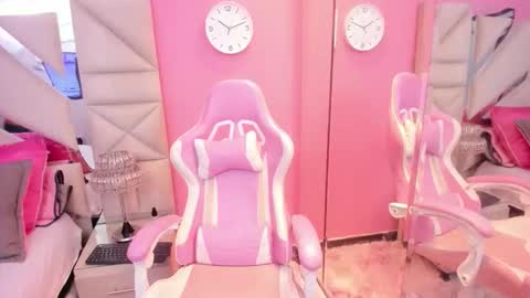 Snapshot of _atenea_white chatting on 2, 10, 2025 Atenea online show from 2, 10, 2025