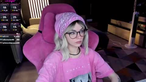 Snapshot of _black_fox__ chatting on 15, 6, 2026 Olivia Subscribe to my Fansly - online show from 15, 6, 2026