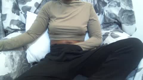 Snapshot of _bunny_b chatting on 25, 2, 2025 I will be back soon online show from 25, 2, 2025