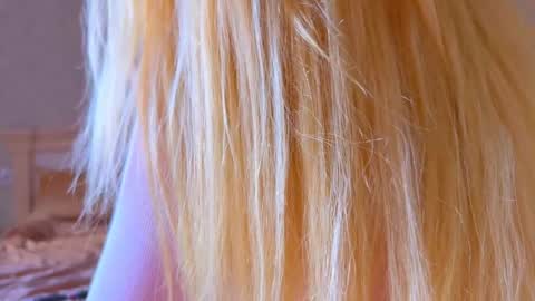 Snapshot of _bunnydollstella_ chatting on 8, 10, 2025 Stella online show from 8, 10, 2025