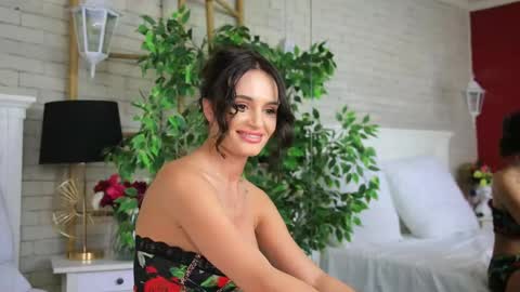 _carlawhite_ online show from 8, 3, 2025