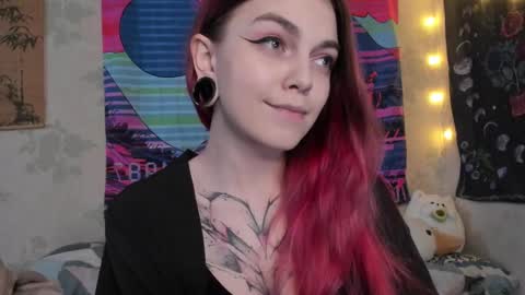 Snapshot of _caroline_coy chatting on 7, 3, 2025 Caroline online show from 7, 3, 2025