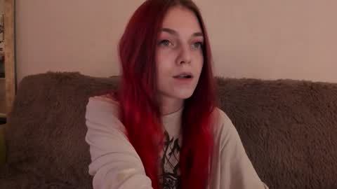 Snapshot of _caroline_coy chatting on 5, 10, 2025 Caroline online show from 5, 10, 2025