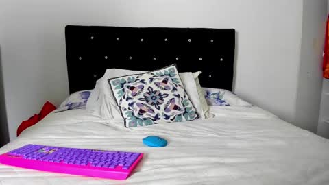 Snapshot of _cereza_ chatting on 19, 2, 2025 Bella online show from 19, 2, 2025