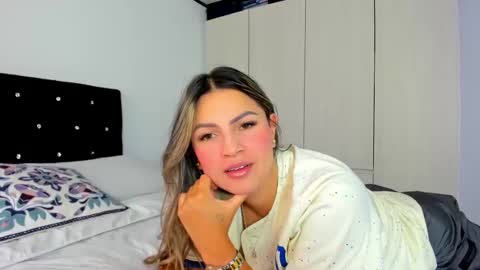 Snapshot of _cereza_ chatting on 24, 2, 2025 Bella online show from 24, 2, 2025