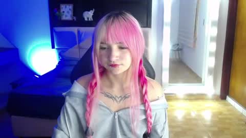 Snapshot of _charlotte_collins_ chatting on 17, 6, 2026 _charlotte_collins_ online show from 17, 6, 2026