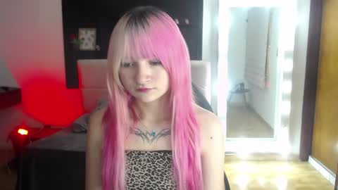 Snapshot of _charlotte_collins_ chatting on 9, 7, 2026 _charlotte_collins_ online show from 9, 7, 2026