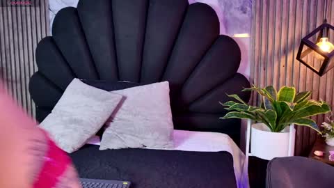 _charlotte_queen_ online show from 14, 4, 2026