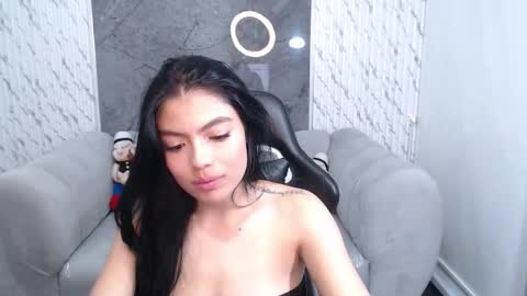 _charlottee_b online show from 25, 2, 2026