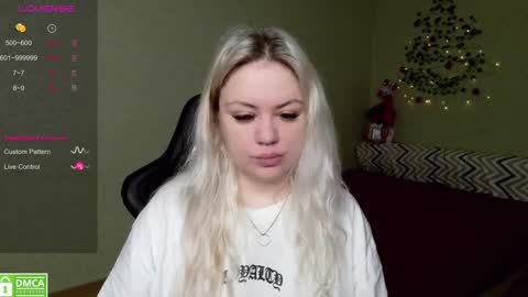 chloue and Gretta online show from 25, 12, 2024